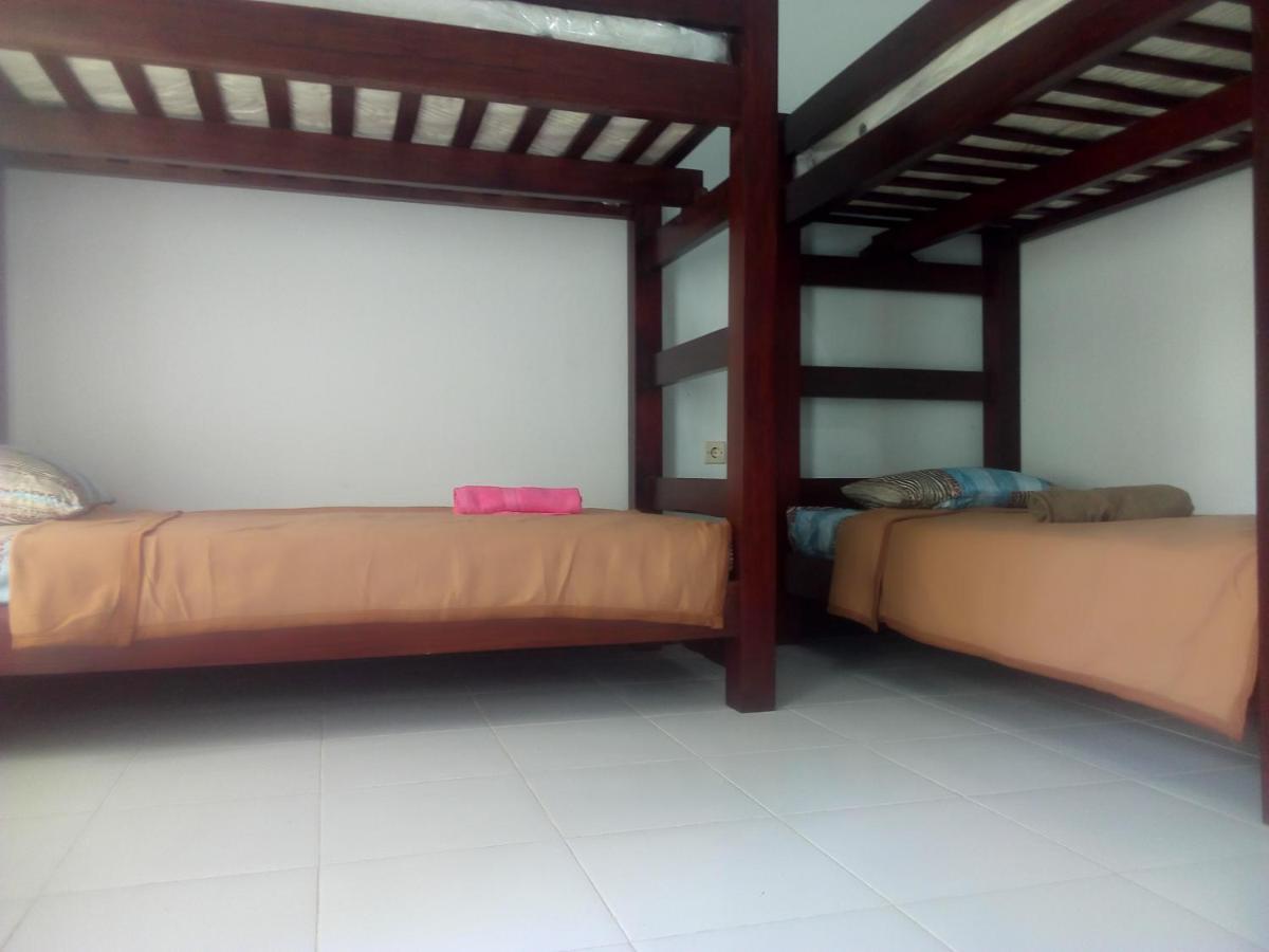 Ariata Arya Hostel Kuta  Екстер'єр фото